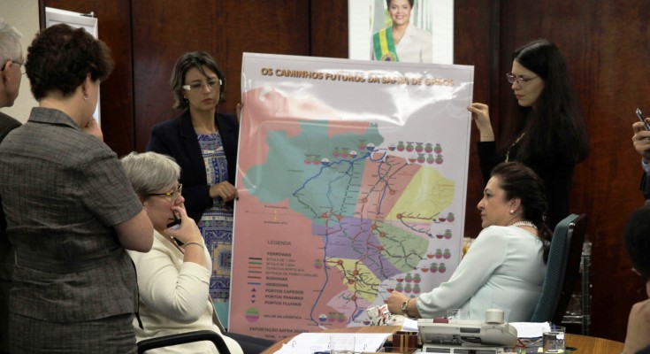 Ministra Kátia reunião