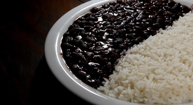 SAO PAULO 21/09/2009 - ECONOMIA OE - Feijao - Arroz - Materia sobre a queda do preco do arroz e do feijao. As imagens foram feitas no restaurante Bolinha. FOTO JONNE RORIZ/AE